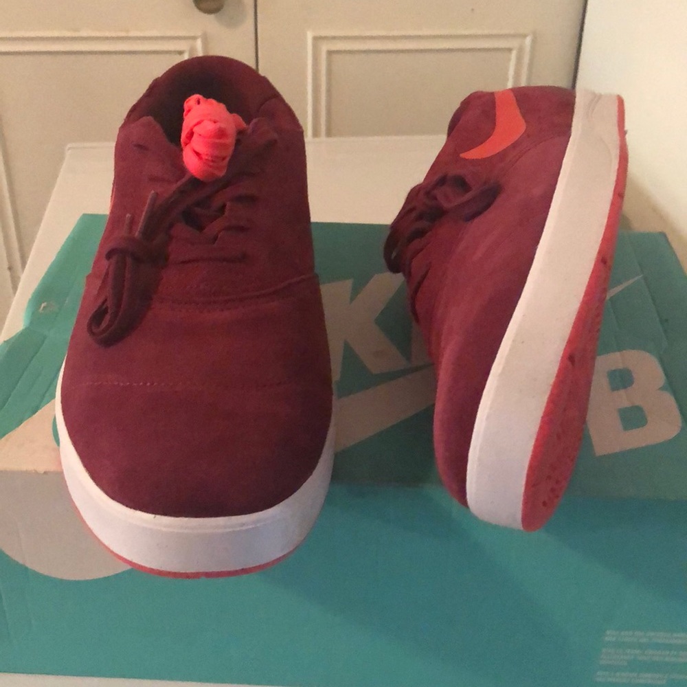 NIKE LUNARLON SIZE 13 WITH EXTRA PAIR OF LACE.